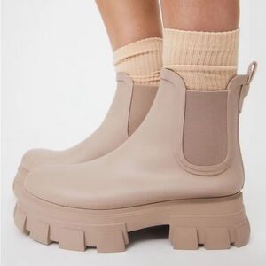 Jeffrey Campbell (NWT +defect) Loge Platform Ankle Chelsea Rainboot in Kaki Grey